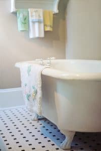 Best Shower Curtain for Clawfoot Bathtub